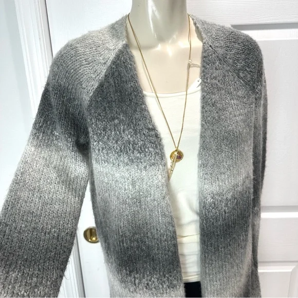 GAP cardigan open front long sleeve gray graduated colored sweater Small S - Picture 3 of 11